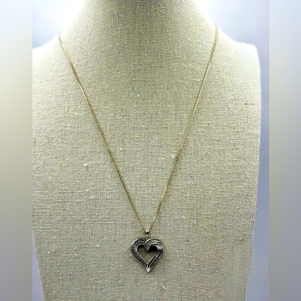 Elegant.925 Silver Heart Pendant with Diamond Specs Silver Box‎ Chain Necklace